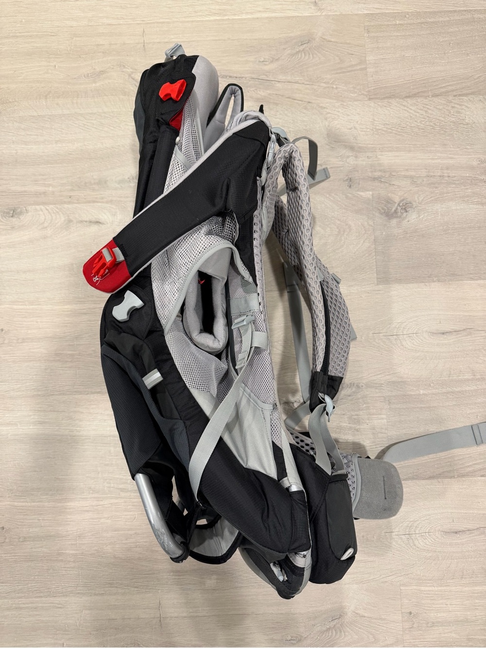 OSPREY Poco AG Plus Child Carrier Backpack in Black and Gray with Red Accents - Picture 6 of 6